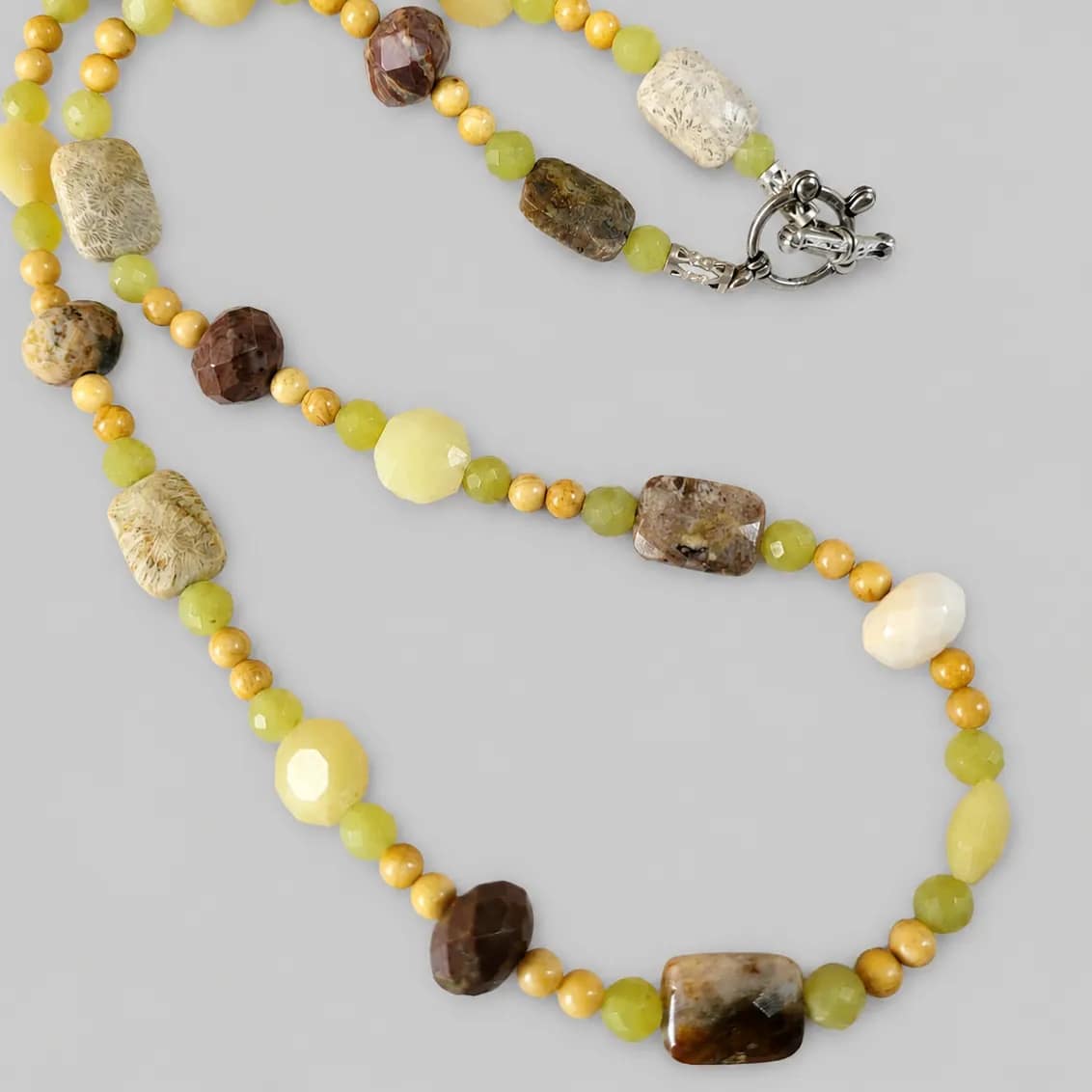 brown fossil coral and green quartz necklace with toggle clasp (3) xnc