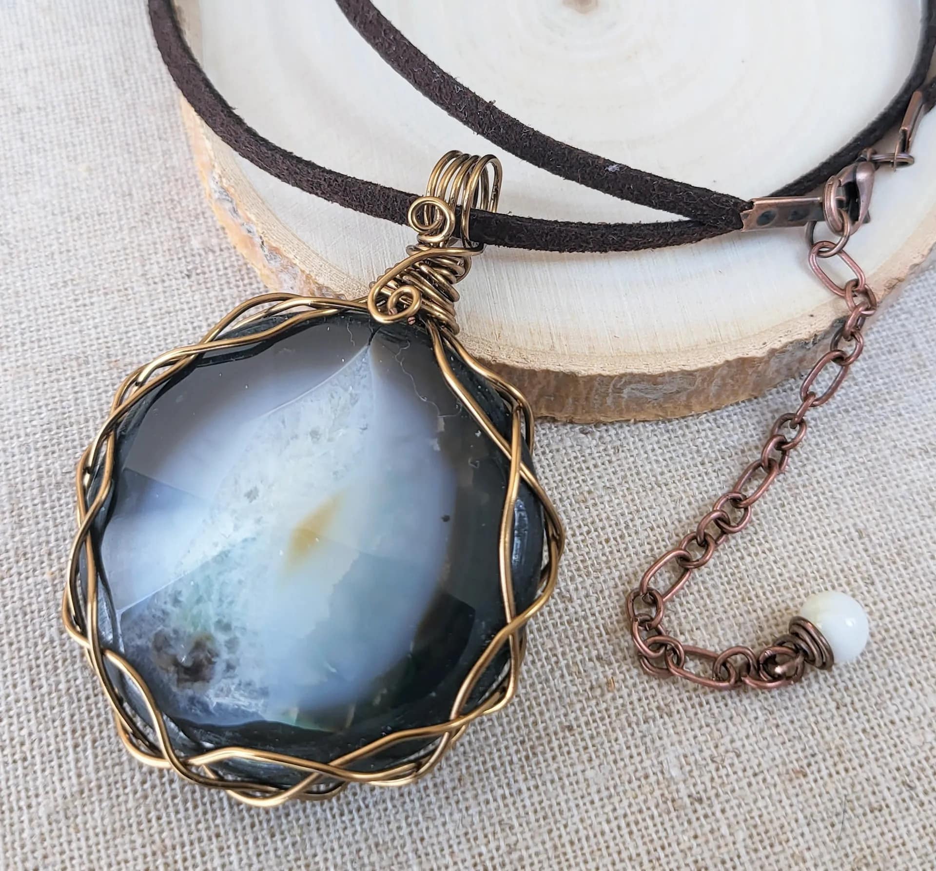 blue and white agate wire wrapped pendant on cord2 (1) xnc